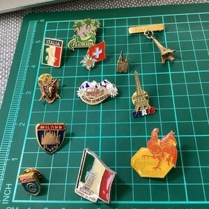 Touristic pins lot as is